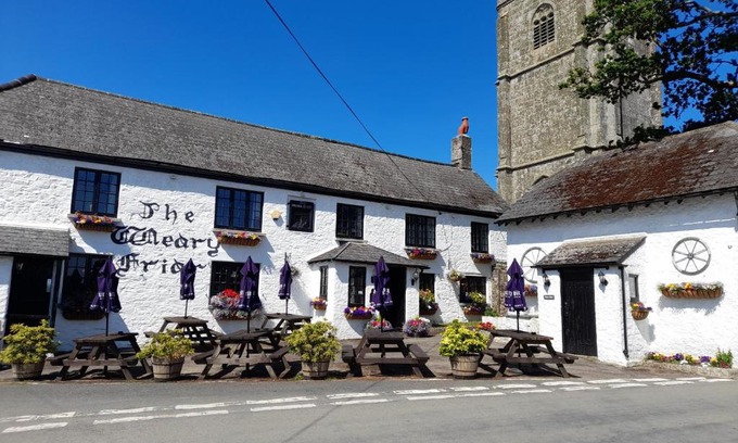 Pillaton Hotel | The Weary Friar Inn
