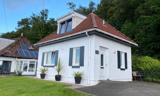 Gourock Casa | The Wee Cottage by the Ferry