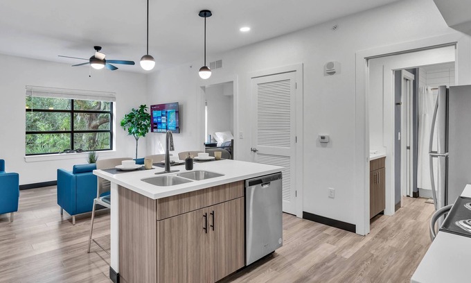 Zephyrhills West Condominio | The Well @ SVB Modern Apt | Gym | Pickleball Facilities | VIP Amenities