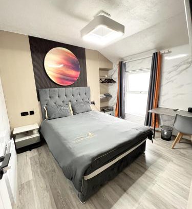 Pembroke Dock Cama Y Desayuno | The Welsh Space - Newly Renovated!