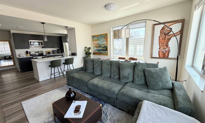 White Plains Apartamento | The Westchester Experience. Free parking!