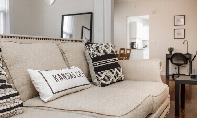 Kansas City Apartamento | The Westport Suite*Walk to 39th ST*Mins to Plaza