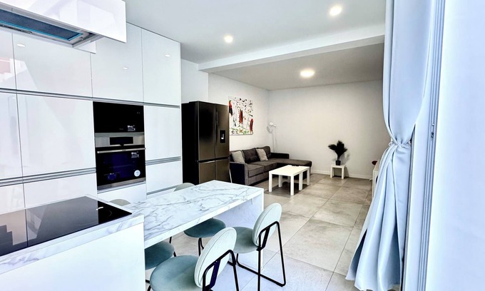 Vecindario Casa | The White House