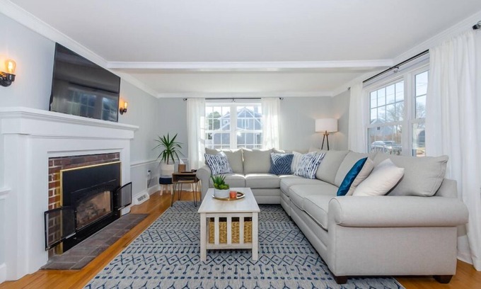 West Dennis Casa | The Whale's Tail Cottage- A Retreat With Charm and Comfort to Spare! RPAM016