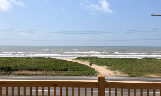 Port Bolivar Casa | The Wheelhouse is a beautiful beach home to accommodate the whole family!