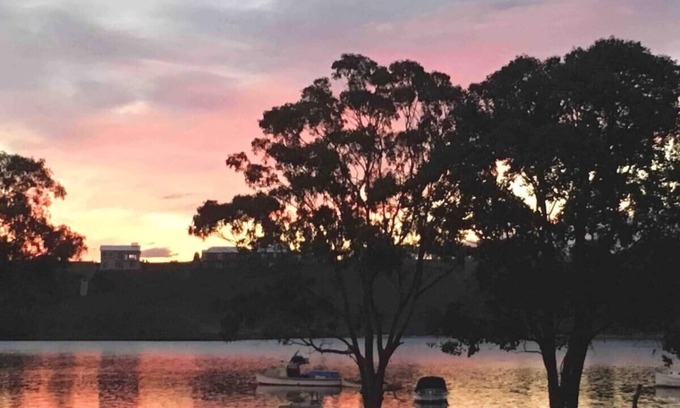 Lakes Entrance Apartamento | The Wheelhouse - 2br Waterfront Apartment en el centro de la ciudad.