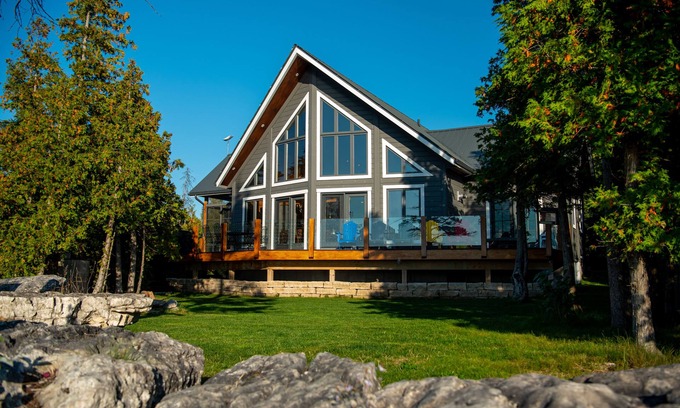 Northern Bruce Peninsula Chalet De Esquí | The Whiskey Harbour - Waterfront Luxury Listing
