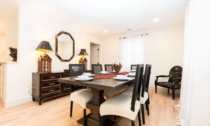 Franklin Casa | The White Goose Cottage in Downtown Franklin