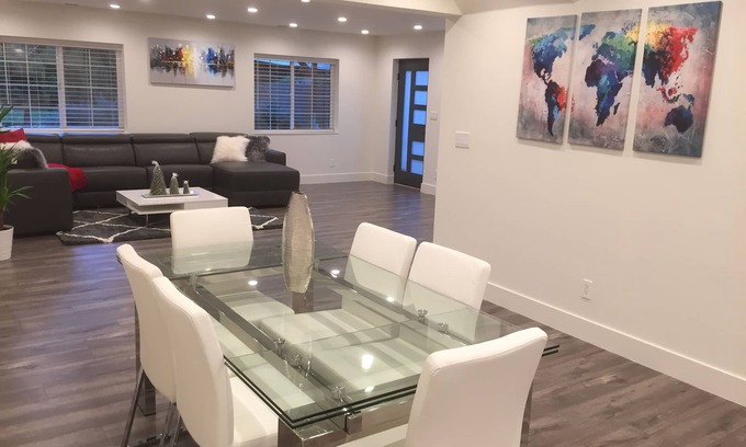 Castro Valley Condominio | “La Casa Blanca” Tendrás la mejor experiencia.