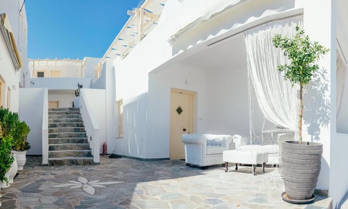 Adamas Cama Y Desayuno | The White Suites