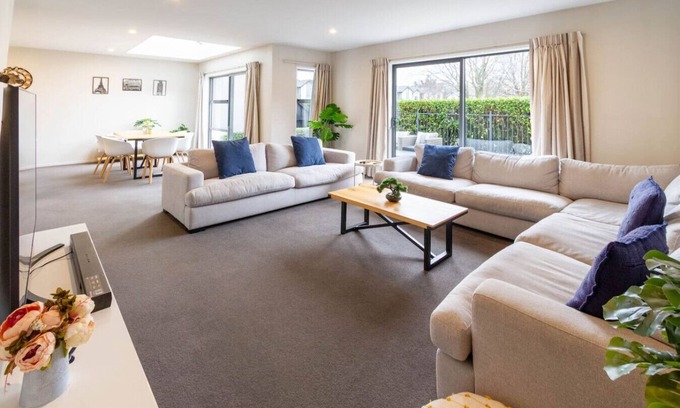 Christchurch Casa | The Willows Parkside Retreat