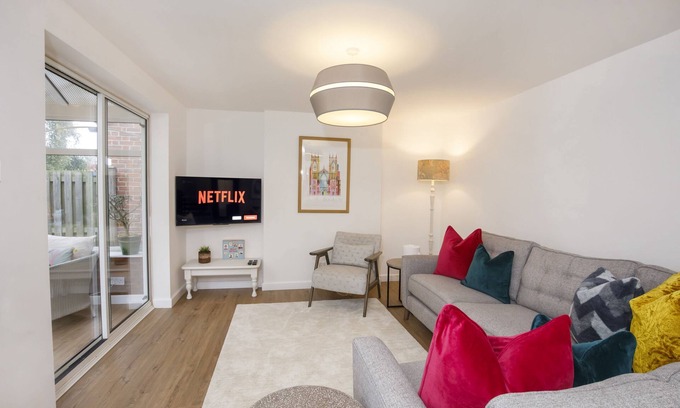 York Cabaña | The Willows - sleeps 6 guests in 3 bedrooms