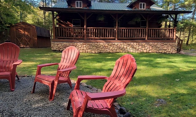 Weyerhaeuser Cabina | The Winding Cabin - down the road from Christie Mountain and more!