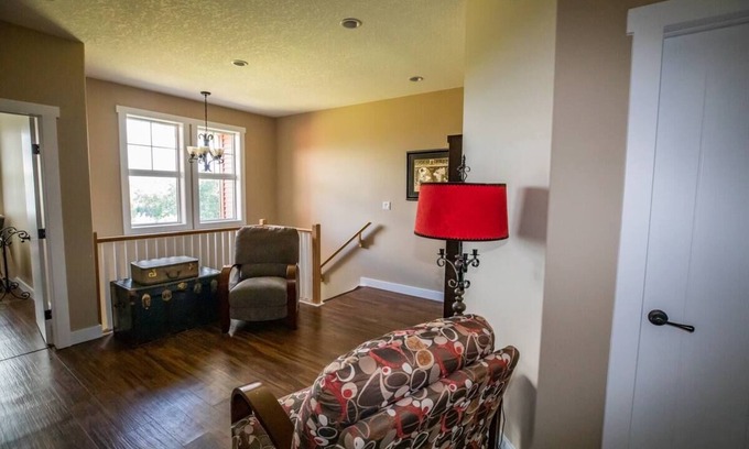 Parkland County Apartamento | The Winding Road Homestead - 3 BDRM each has full ensuite; quiet,country retreat