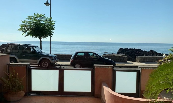 Stazzo Casa | The window to the sea