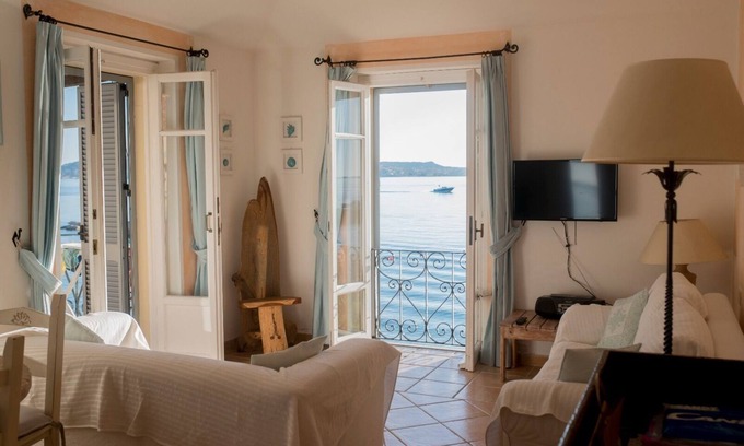 Palau Apartamento | Las ventanas con vista al mar.