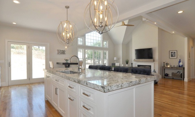 Misquamicut Casa | The Windward