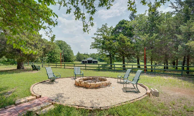Muenster Casa | ‘The Winehouse’ Rental in Muenster: Near Wineries!