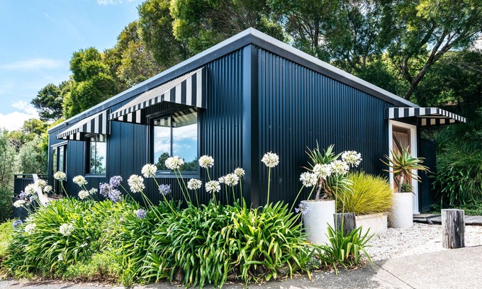 Omiha Cabaña | THE WINEMAKERS COTTAGE | Coast & Country | WINTER DEAL - Stay for 3, Pay for 2