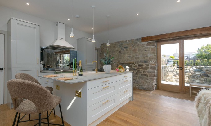 St Just Cabaña | The Wink, Cape Cornwall