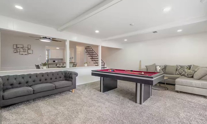 West Arlington Casa | The Wood & Iron / Sleeps Up to 18 Guests