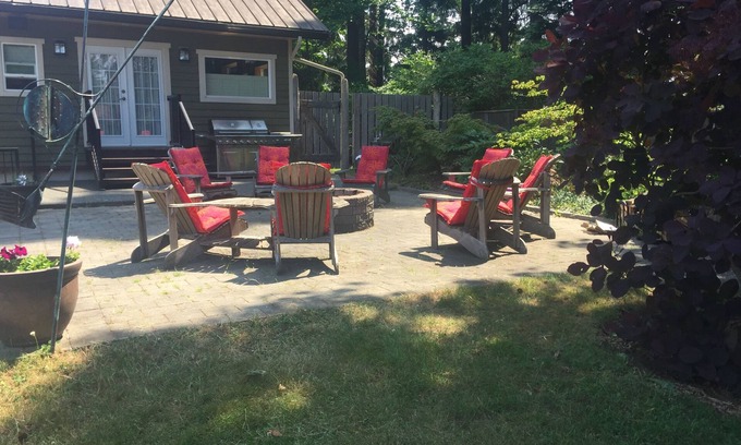 Black Creek Cabina | The Wood Shed at Saratoga Beach with hot tub