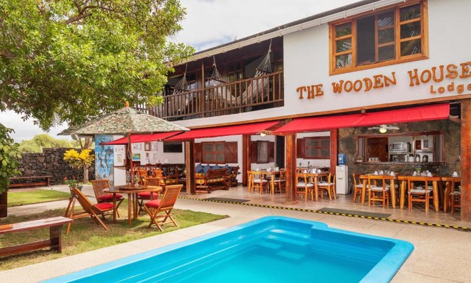 Puerto Villamil Hotel | The Wooden House Hotel