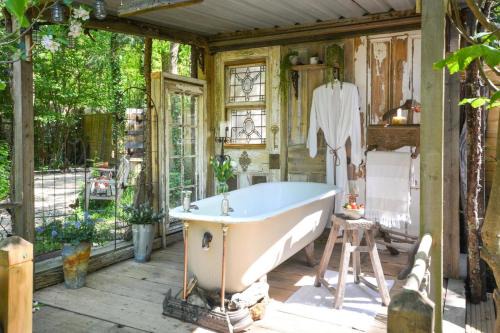 Brading Casa | The Woodlands Retreat