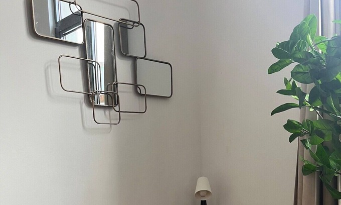 Klein-Antwerpen Apartamento | The Workspace with Parking Garage!