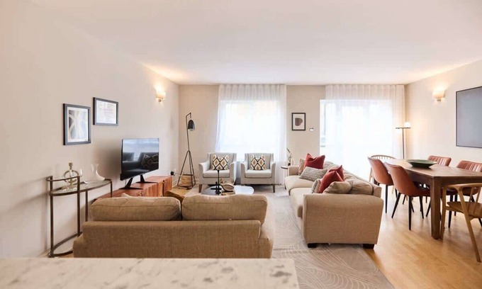 Tollington Apartamento | The Wray Crescent Hideout - Stylish 4BDR + Parking