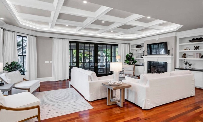 Earlewood Casa | The Wren | 2 BR 2.5 BA | Newly Renovated w/ Hot Tub