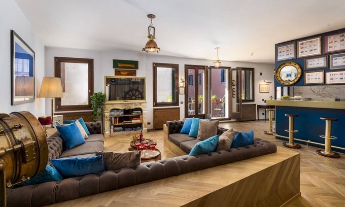 Castello Apartamento | The Yacht House Canal View