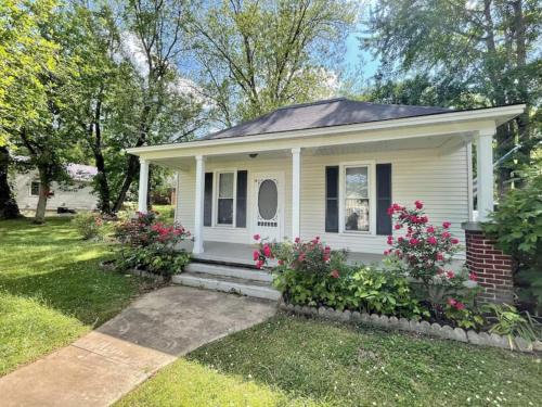 Winchester Casa | The Yellow Cottage By Tims Ford Lake