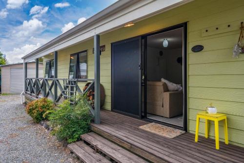 Turangi Casa | The Yellow Cottage - Turangi Holiday Home