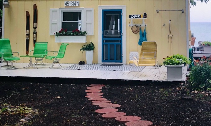 Northport Casa | The Yellow Cottage