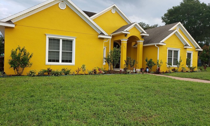 Haines City Casa | The Yellow House in the Heart of Florida