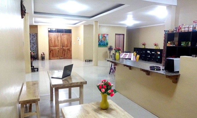Tagbilaran Casa | The Yellow House