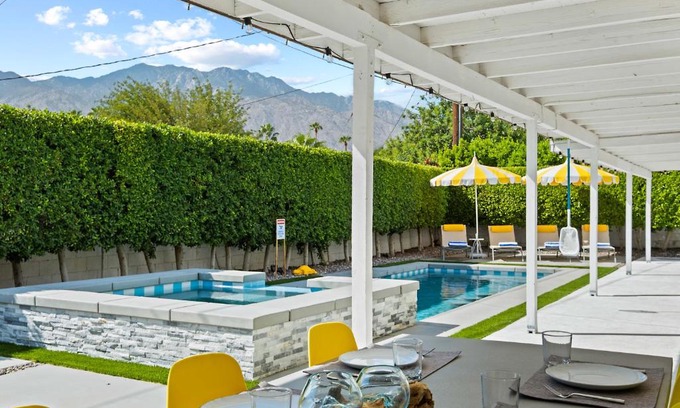 Palm Springs Casa | The Yellow Retreat