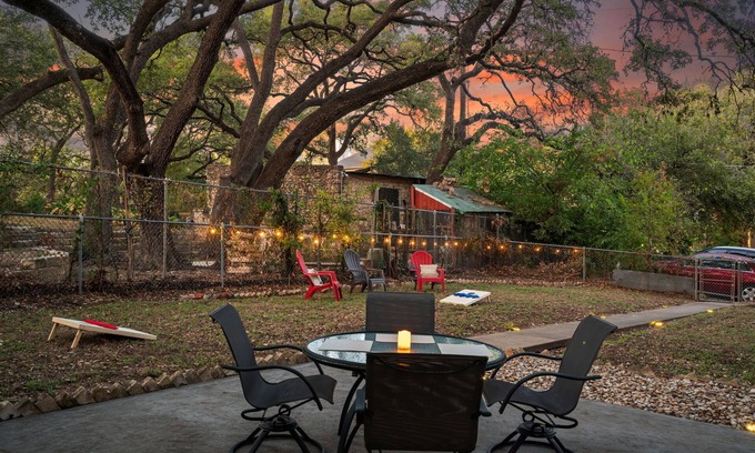 Travis Heights Casa | The Yellow Rose of SoCo:Charming Home Steps from South Congress and 1 mile to Downtown
