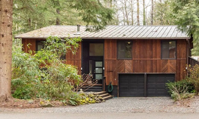 Mount Hood Village Casa | The Zen Den Modern Retreat Hot Tub & River Access