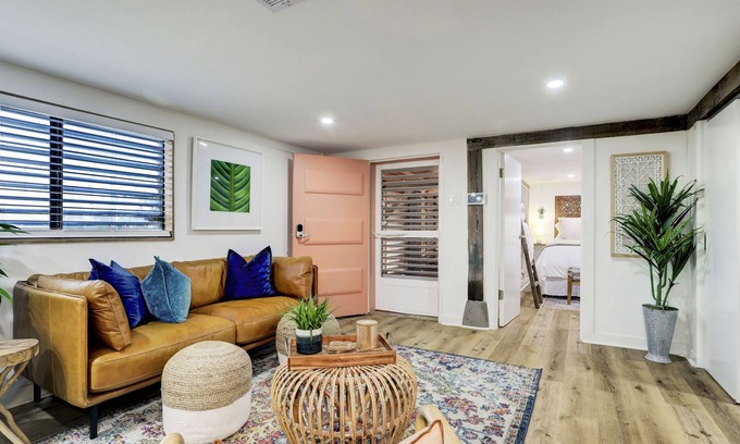 Galveston Apartamento | The Zen Den: Where nature's elements come together with modern comfort!