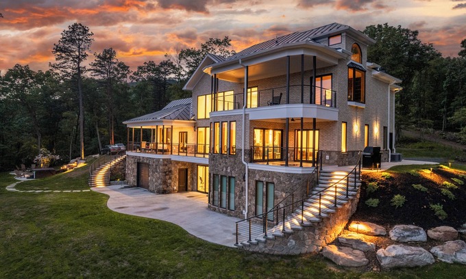 South Fork Casa | Theater, Hot Tub, Sauna, EV charger & Epic Views!