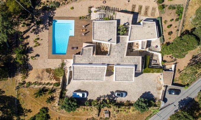 Colares Villa | Theguesthouse > Areais Beach Villa