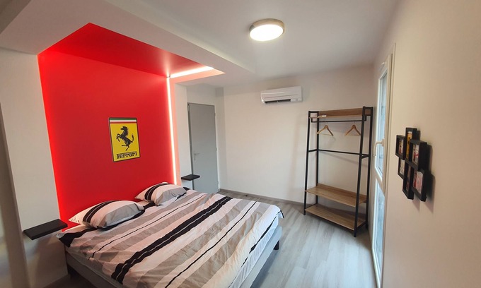 Guecelard Casa | Theme house Le Mans 66