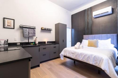 Gayborhood Apartamento | Thena Hotel - Cozy Studio