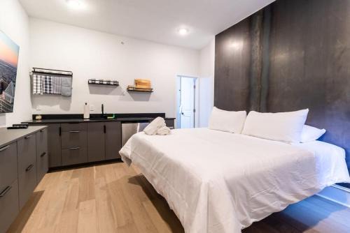 Gayborhood Apartamento | Thena Hotel- Lux Studio