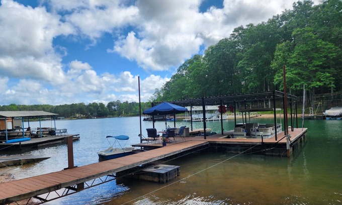 Buford Casa | There’s only one way to tackle life, enjoy a day at the Lake!