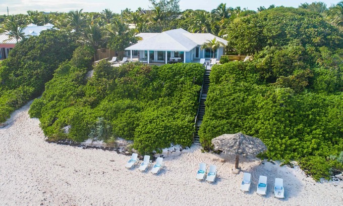 Dunmore Town Casa | Third Reef - A Beautiful Oceanfront House on the Pink Sands of Harbour Island