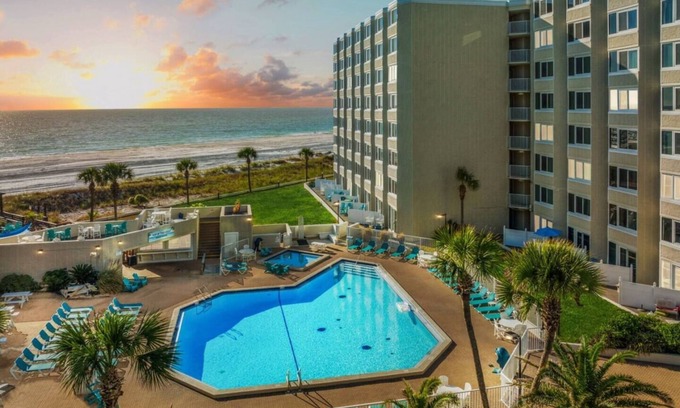 Panama City Beach Condominio | This 3rd floor studio condominium has been renovated and is perfect! With an incredible partial view of the beach it is hard to beat! Beautifully designed and decorated, this studio condo is clean and ready to go!