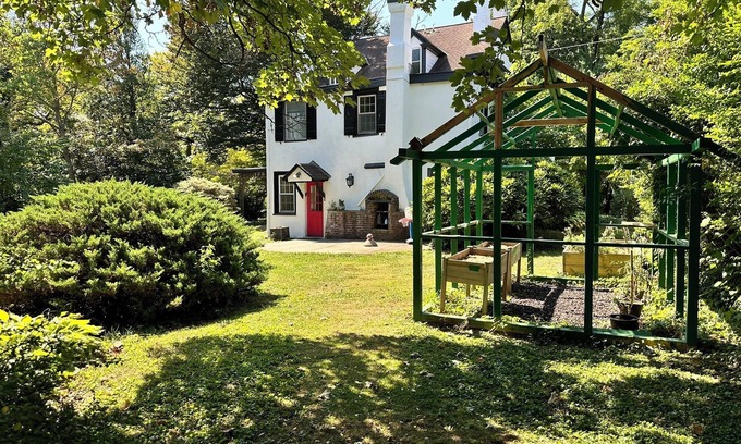 Bala-Cynwyd Casa | This 4 BR 4 BA sizable home with large outdoor porch & yard is ideal for a family visiting the area.